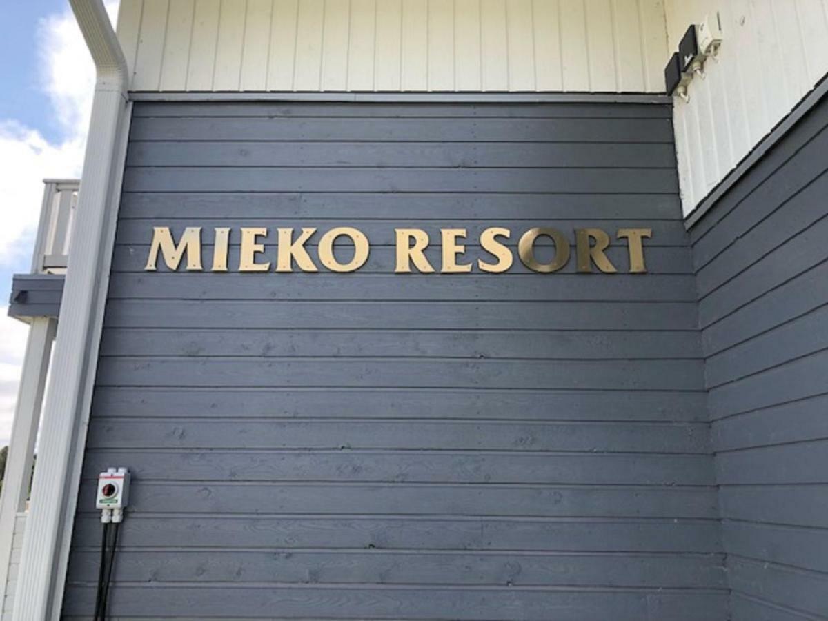 Miekojaervi Resort Pello Esterno foto